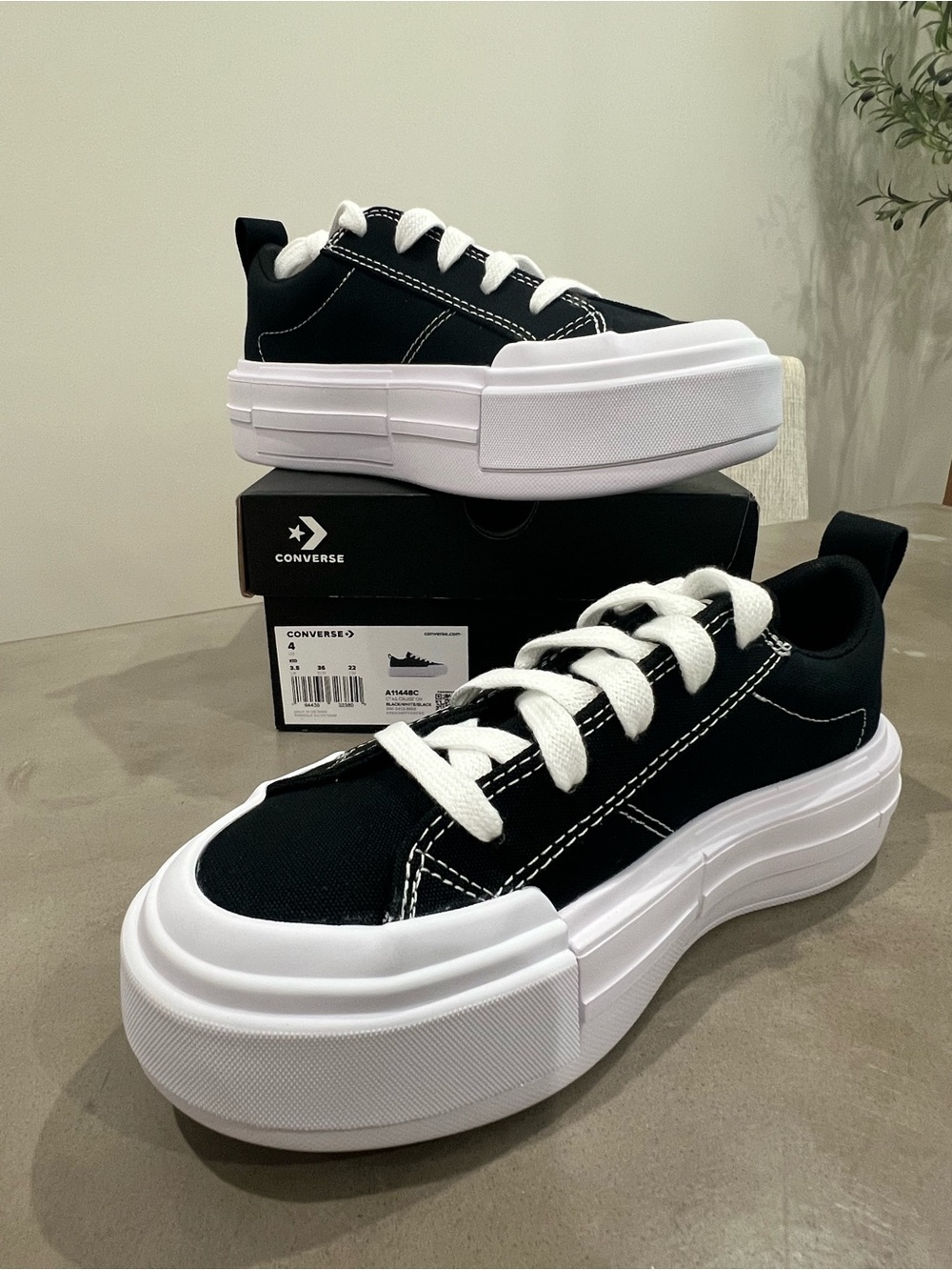 Converse Cruise Low Black and White Sneakers- Size Womens 5.5/ kids 4